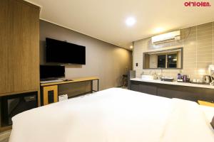TV a/nebo společenská místnost v ubytování Ace Hotel