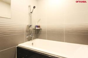 Koupelna v ubytování Ace Hotel