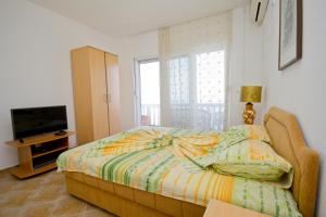 Postel nebo postele na pokoji v ubytování Apartments Dora