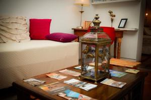 a room with a bed and a wooden table with a table at Hotel Boutique Bed and Office in Coronel Suárez