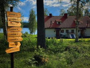 Vildmarks Lodge外面的花园