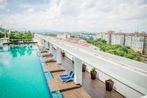 Πισίνα στο ή κοντά στο Amerin Mall & Suites
