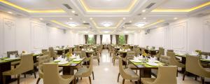 Restaurace v ubytování Roliva Hotel & Apartment Danang