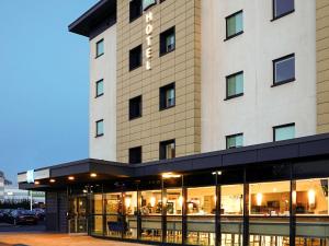 
a building that has a lot of windows on it at ibis budget Southampton Centre in Southampton
