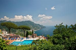 Výhled na bazén z ubytování Villa Casale Ravello Residence nebo okolí