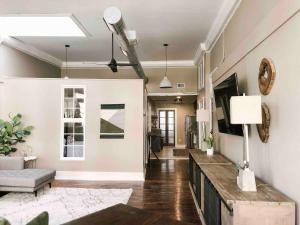 Cru Loft in the Heart of Downtown Knox
