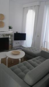 Telewizja i/lub zestaw kina domowego w obiekcie Marbella House Penthouse