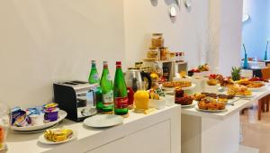 a buffet with plates of food and drinks on a counter at Piccadilly Rooms Restaurant and Beach in Santa Maria al Bagno