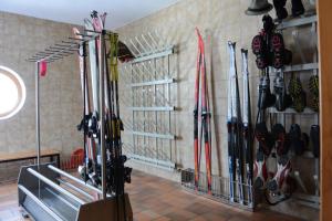 a room filled with lots of skis on a wall at Intermontana Familienhotel B&B in Sankt Leonhard im Pitztal