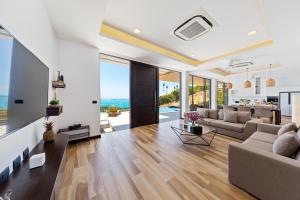 a living room with a couch and a table at Luxury Verano Residence 3 Bedroom Seaview Villa Chaweng Noi in Bophut 