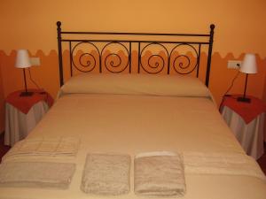 Lova arba lovos apgyvendinimo įstaigoje Casa De Los Diezmos