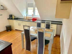 a kitchen with a table and chairs in a room at Ferienwohnungen Grimma 3 in Grimma