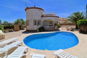 Bazén v ubytování Maison, piscine privée, wifi, Plages Las Tres Calas. LOCAMAR Jessica nebo v jeho okolí