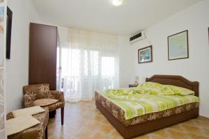 Postel nebo postele na pokoji v ubytování Apartments Dora