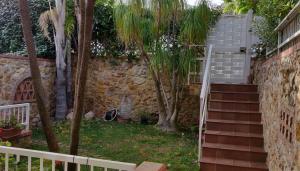 A garden outside Appartamento a due passi dal mare