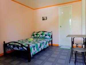 Postel nebo postele na pokoji v ubytování Alona J&J Tourist Inn