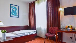 Ein Bett oder Betten in einem Zimmer der Unterkunft Hotel Mainbogen