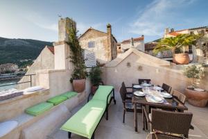 a patio with a table and chairs on a balcony at Villa Martina in Komiža