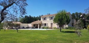 Taman di luar LA BASTIDE DE LUSON Villa 4 chambres Spa Sauna Piscine chaufée boulodrome