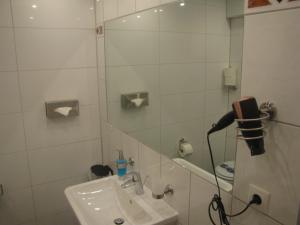 Koupelna v ubytování Milano Hotel