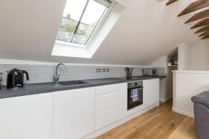 ALTIDO Trendy 1-bedroom Main Door House in New Town