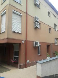 Budova, v ktorej sa apartmán nachádza