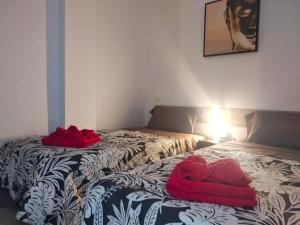 A bed or beds in a room at Apartaments Vacations Playa del Ingles Még 26 kép