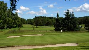 Golf hosteli aladel või selle läheduses