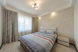 a bedroom with a bed and a window in it at ARTAL Apartment on Iordanskaya 22 in Kyiv