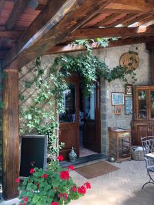 an entrance to a house with a porch with flowers at Agriturismo L'Olivara in Piano di Sorrento