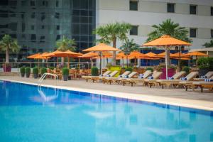 A piscina em ou perto de Ezdan Hotel Doha