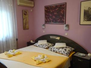 Posteľ alebo postele v izbe v ubytovaní Apartman Iris s terasom