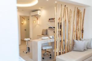 Kupatilo u objektu Cycladic Islands Hotel & Spa