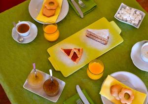 Jedlo v ubytovaní bed & breakfast alebo blízkom okolí