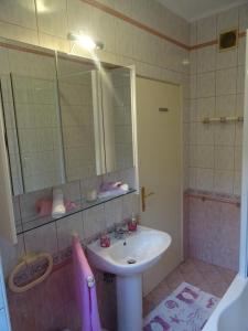 Kúpeľňa v ubytovaní Apartman Iris s terasom