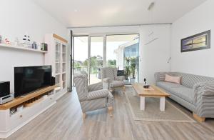 TV a/nebo společenská místnost v ubytování Gloweglück