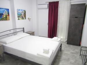 Postel nebo postele na pokoji v ubytování Artistic Rent Rooms & Apartments