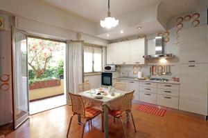 Köök või kööginurk majutusasutuses Casa dei Fichi Neri