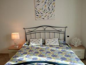 Postel nebo postele na pokoji v ubytování BILOCALE VIA CURZI centralissimo