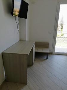 Televízia a/alebo spoločenská miestnosť v ubytovaní Residence Tre Gemme