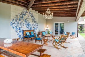 a living room with a wooden table and chairs at Alquería Calatrava B&B in Burriana