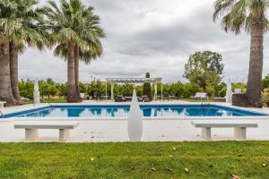Bazén v ubytování Alquería Calatrava B&B nebo v jeho okolí