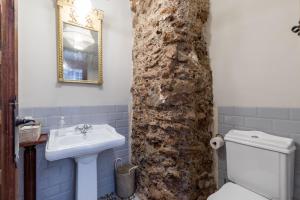 Koupelna v ubytování Alquería Calatrava B&B