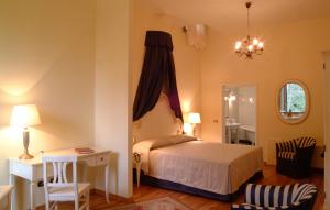 A bed or beds in a room at Residence Michelangiolo