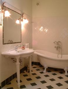 a bathroom with a sink and a tub and a mirror at Residence Michelangiolo in Florence