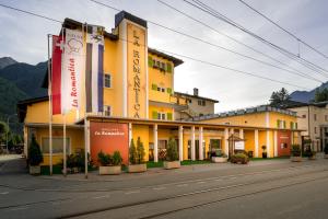 Nespecifikovaný výhled na hory nebo výhled na hory při pohledu z hotelu