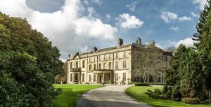 un gran edificio blanco con una carretera delante en Beamish Hall Country House Hotel, BW Premier Collection en Stanley