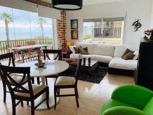 Posezení v ubytování Apartamento frente al Mar