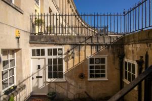 Imagen de la galería de Stunning Royal Crescent Apartment with 3 Bedrooms, en Bath