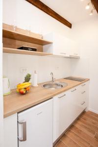 Kuchyňa alebo kuchynka v ubytovaní Studio apartments Tara